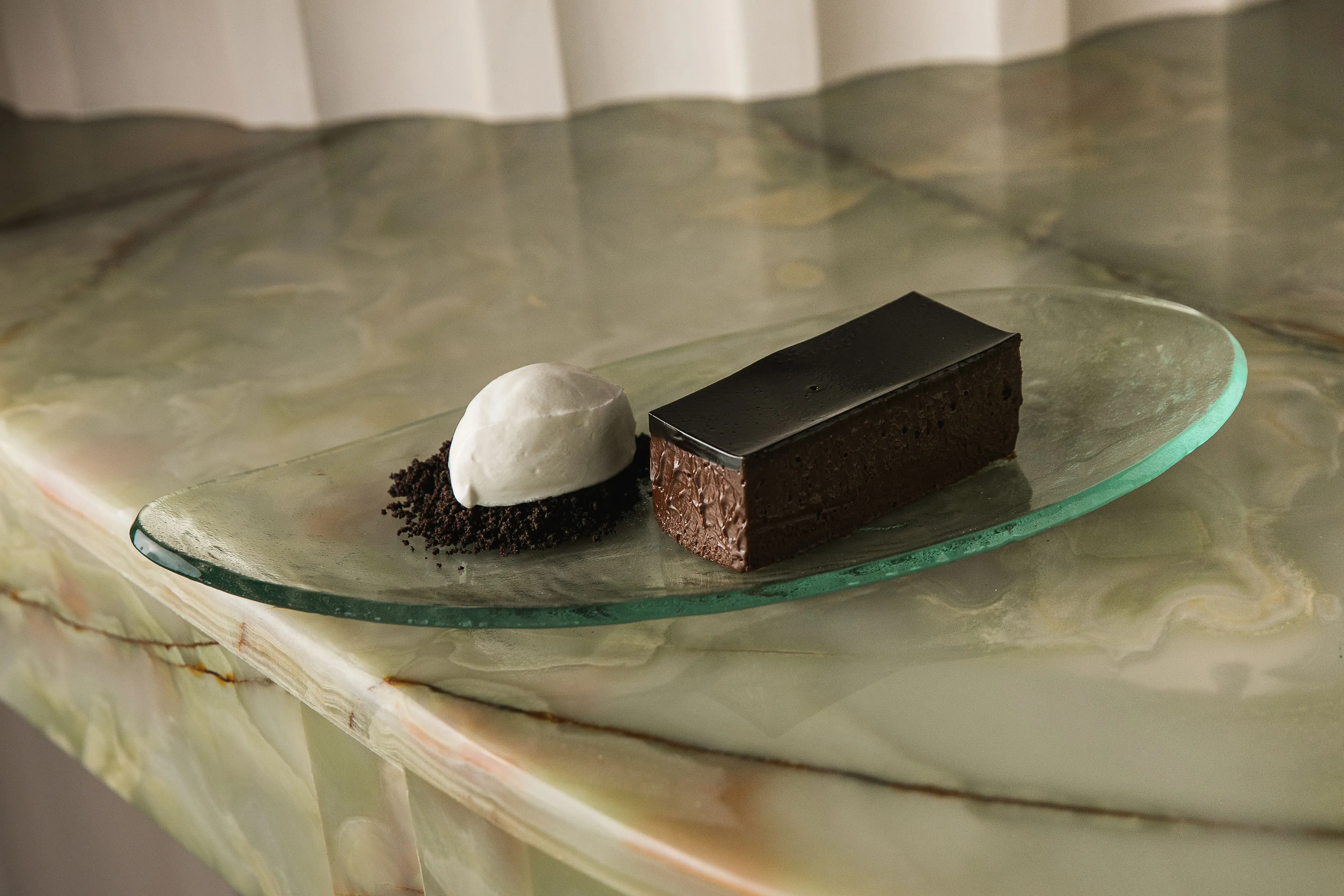 Dark chocolate délice, crème